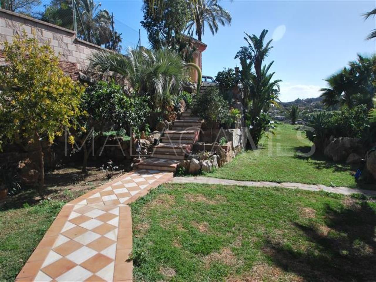 Villa for sale in Estepona