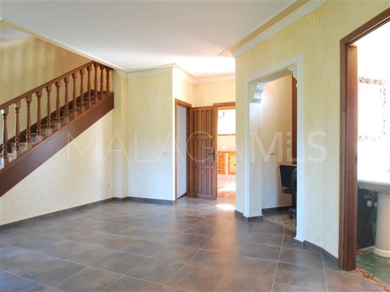 Villa for sale in Estepona