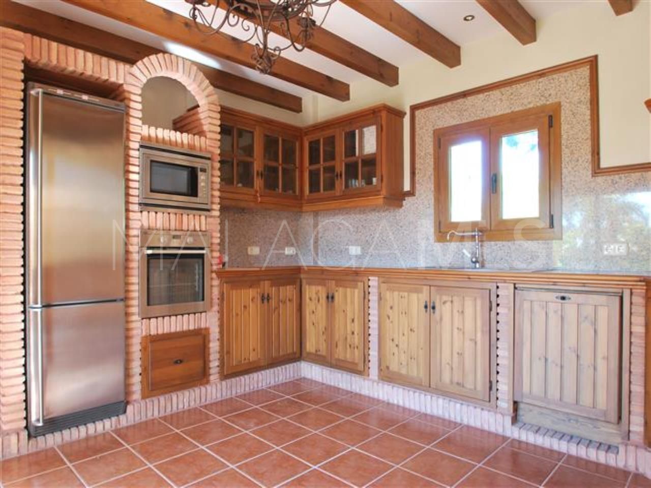 Villa for sale in Estepona