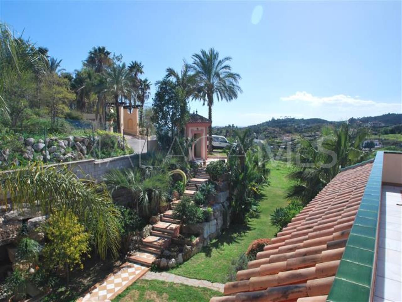 Villa for sale in Estepona