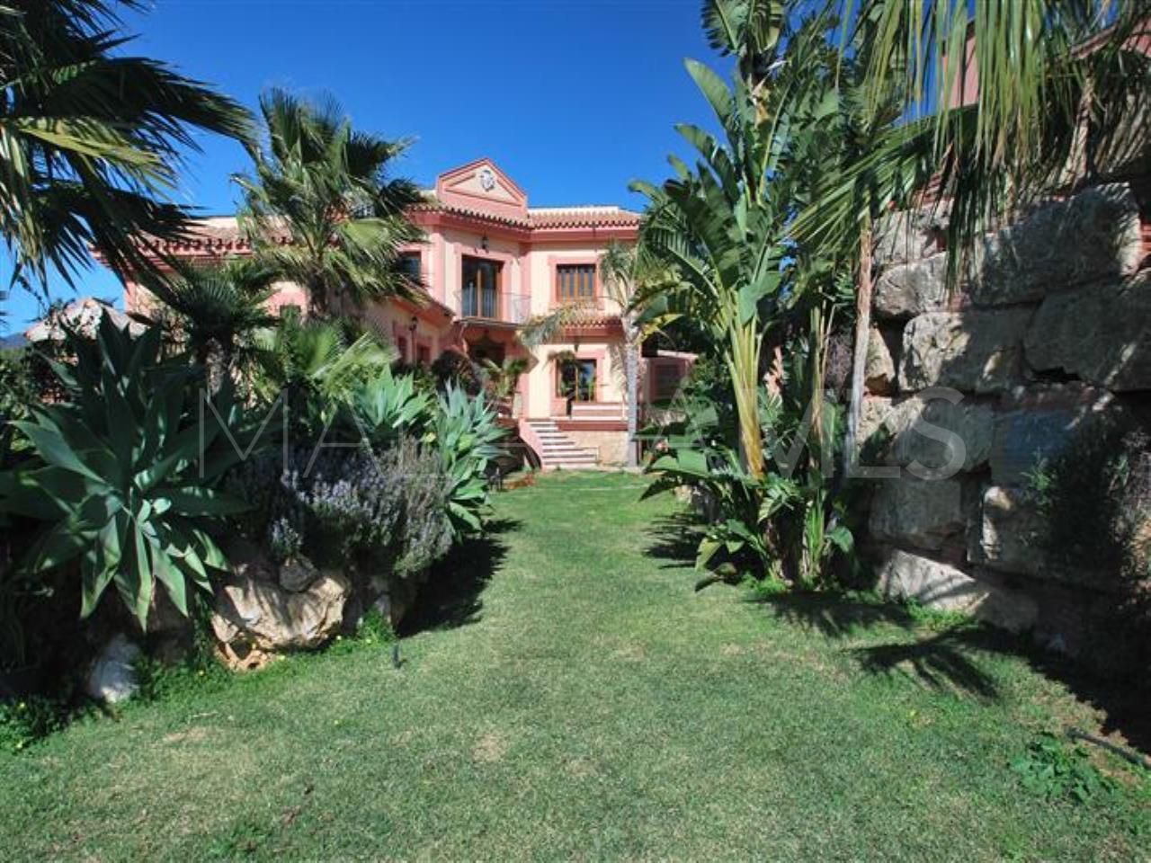 Villa for sale in Estepona