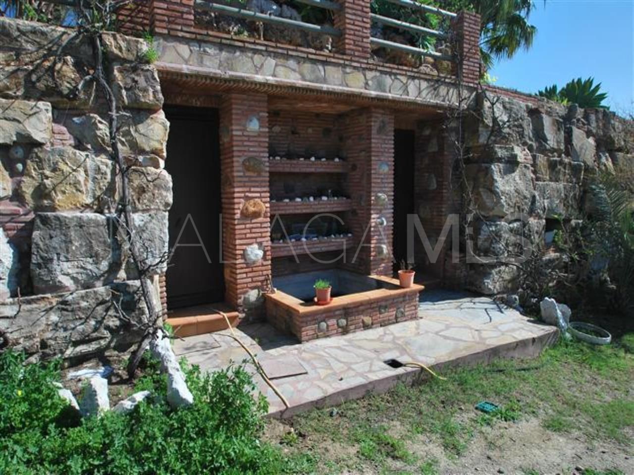 Villa for sale in Estepona