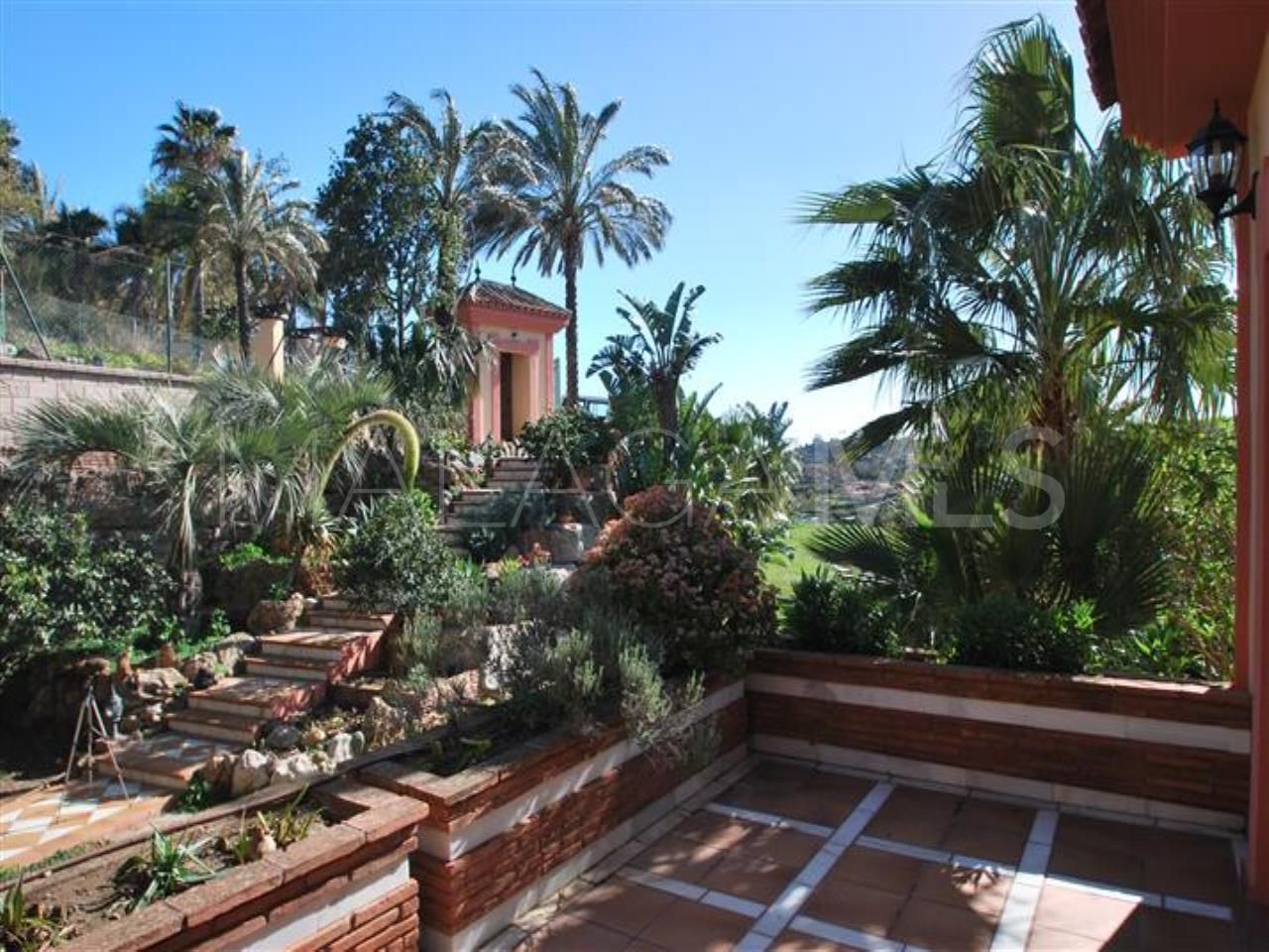 Villa for sale in Estepona