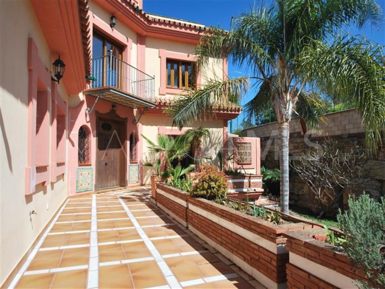 Villa for sale in Estepona
