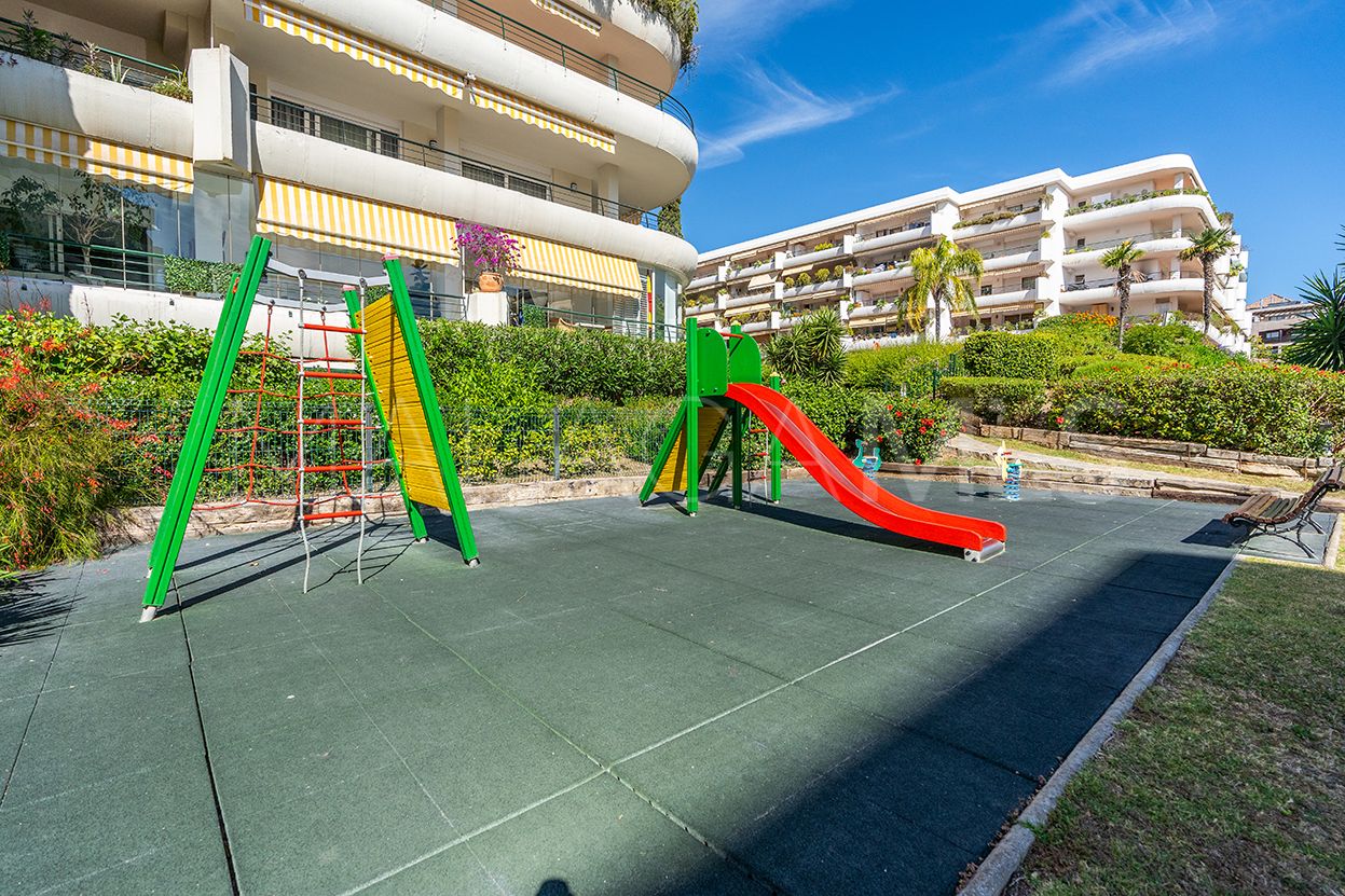 For sale duplex penthouse in Guadalmina Alta