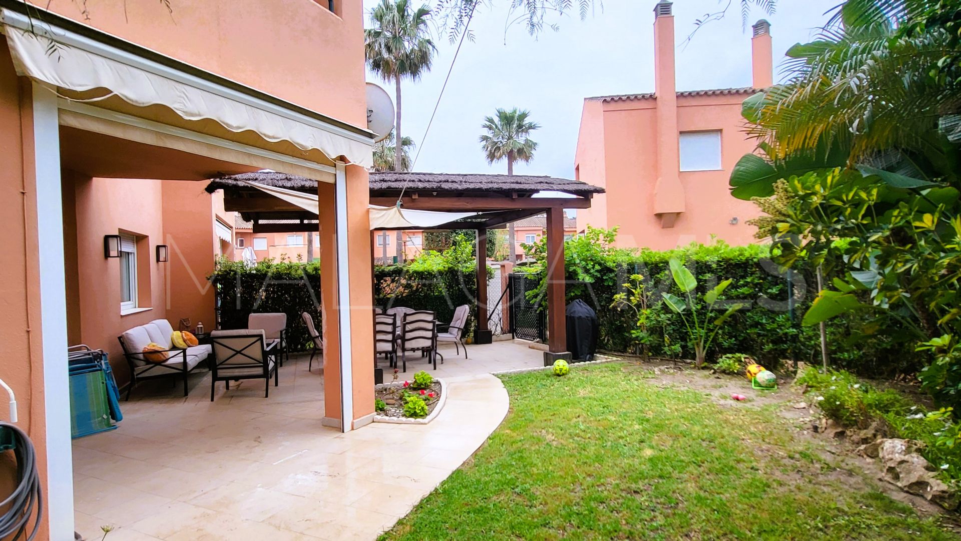 Doppelhaushälfte for sale in Manilva Beach