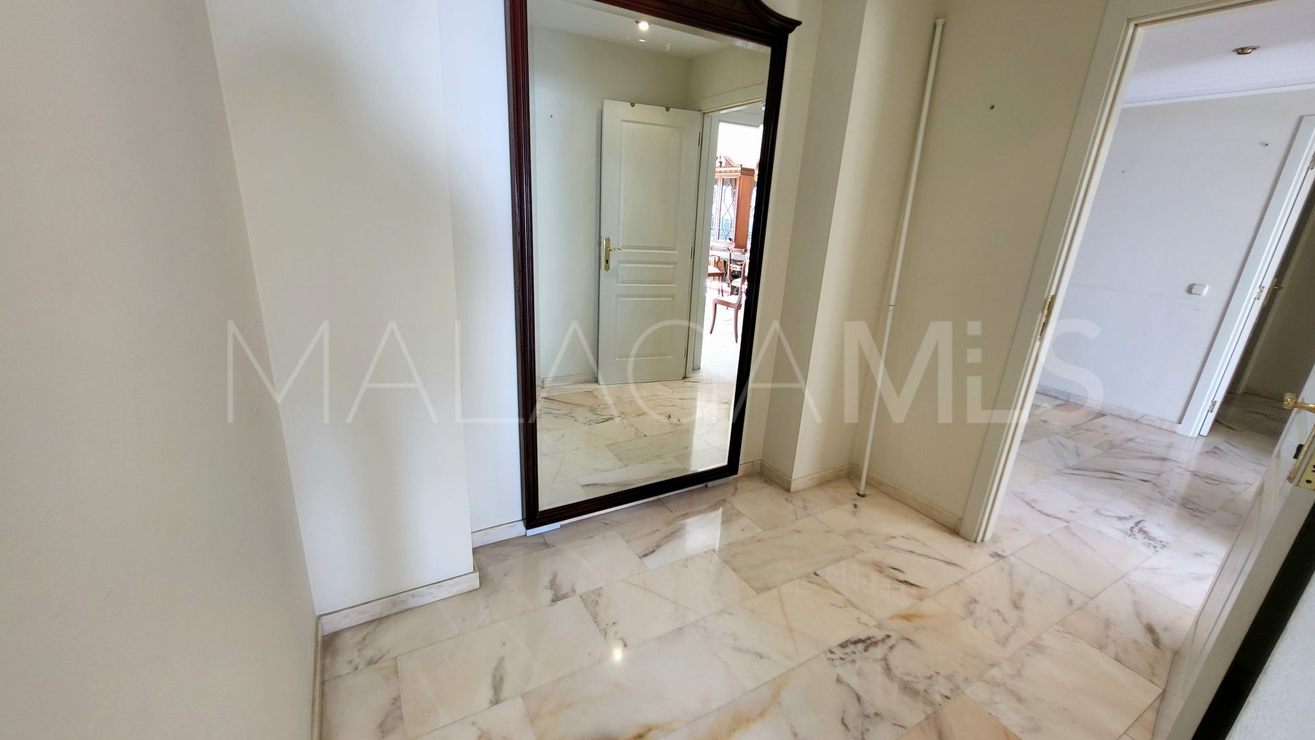 Flat with 3 bedrooms for sale in Estepona Centre