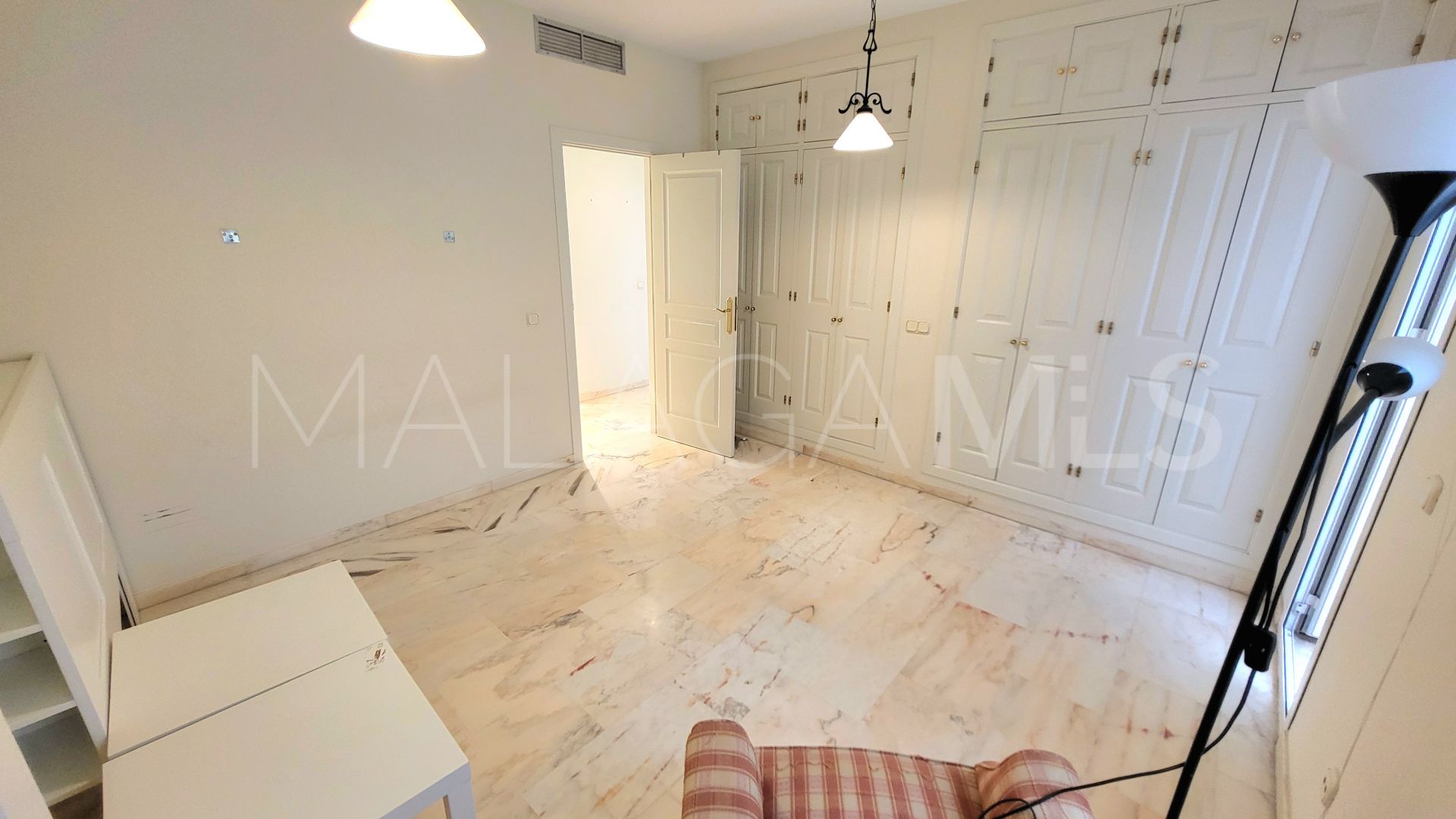 Flat with 3 bedrooms for sale in Estepona Centre