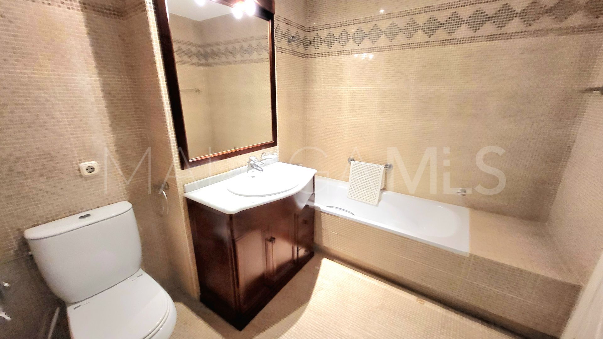 Flat with 3 bedrooms for sale in Estepona Centre