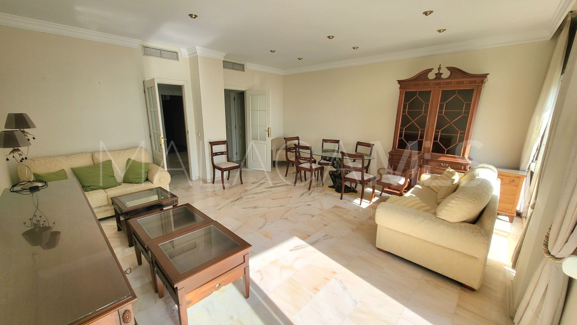 Flat with 3 bedrooms for sale in Estepona Centre