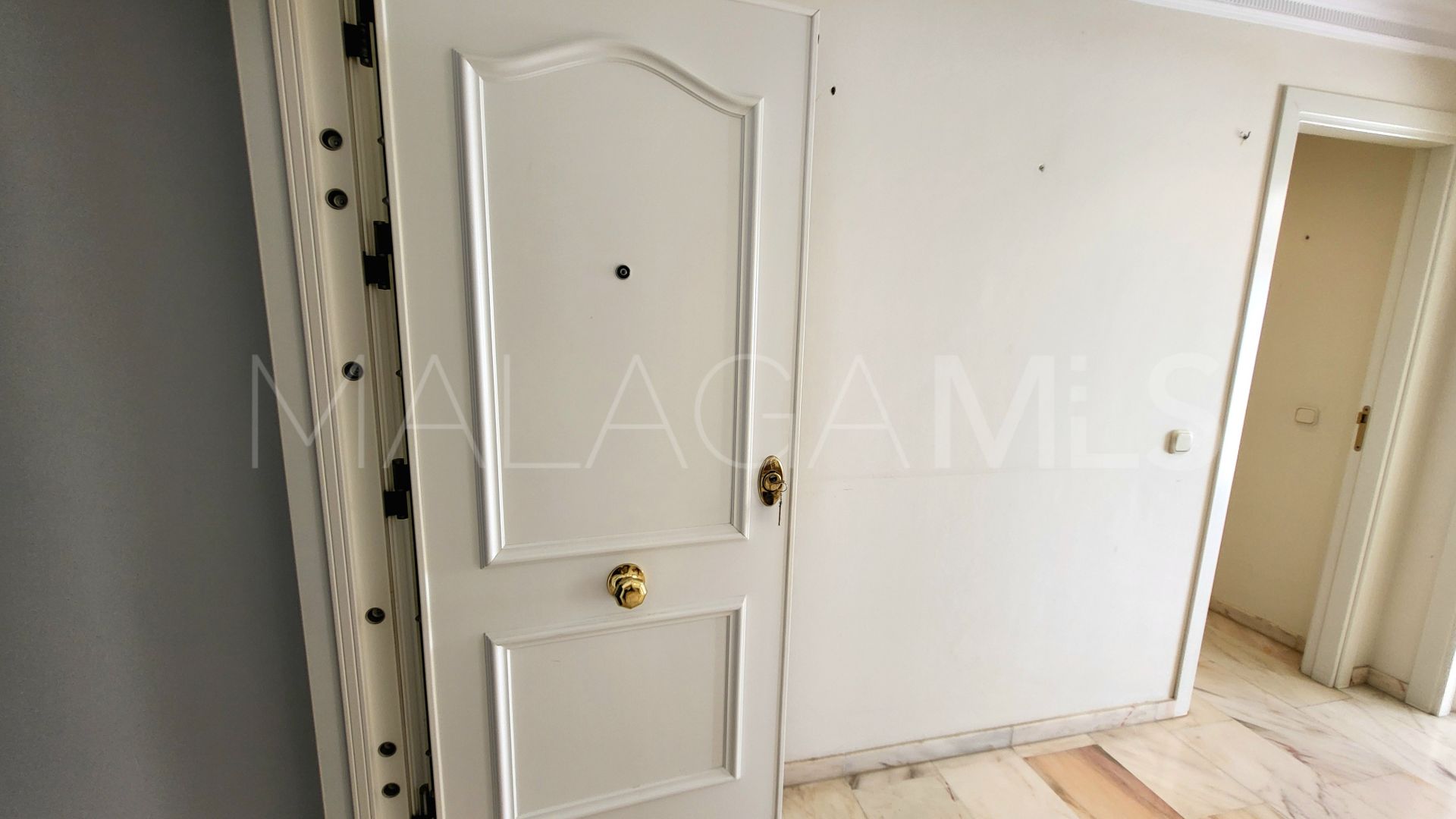 Flat with 3 bedrooms for sale in Estepona Centre