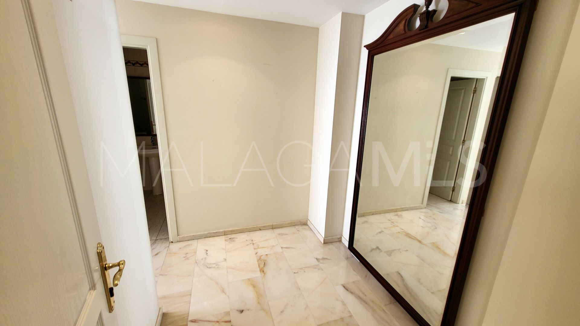Flat with 3 bedrooms for sale in Estepona Centre