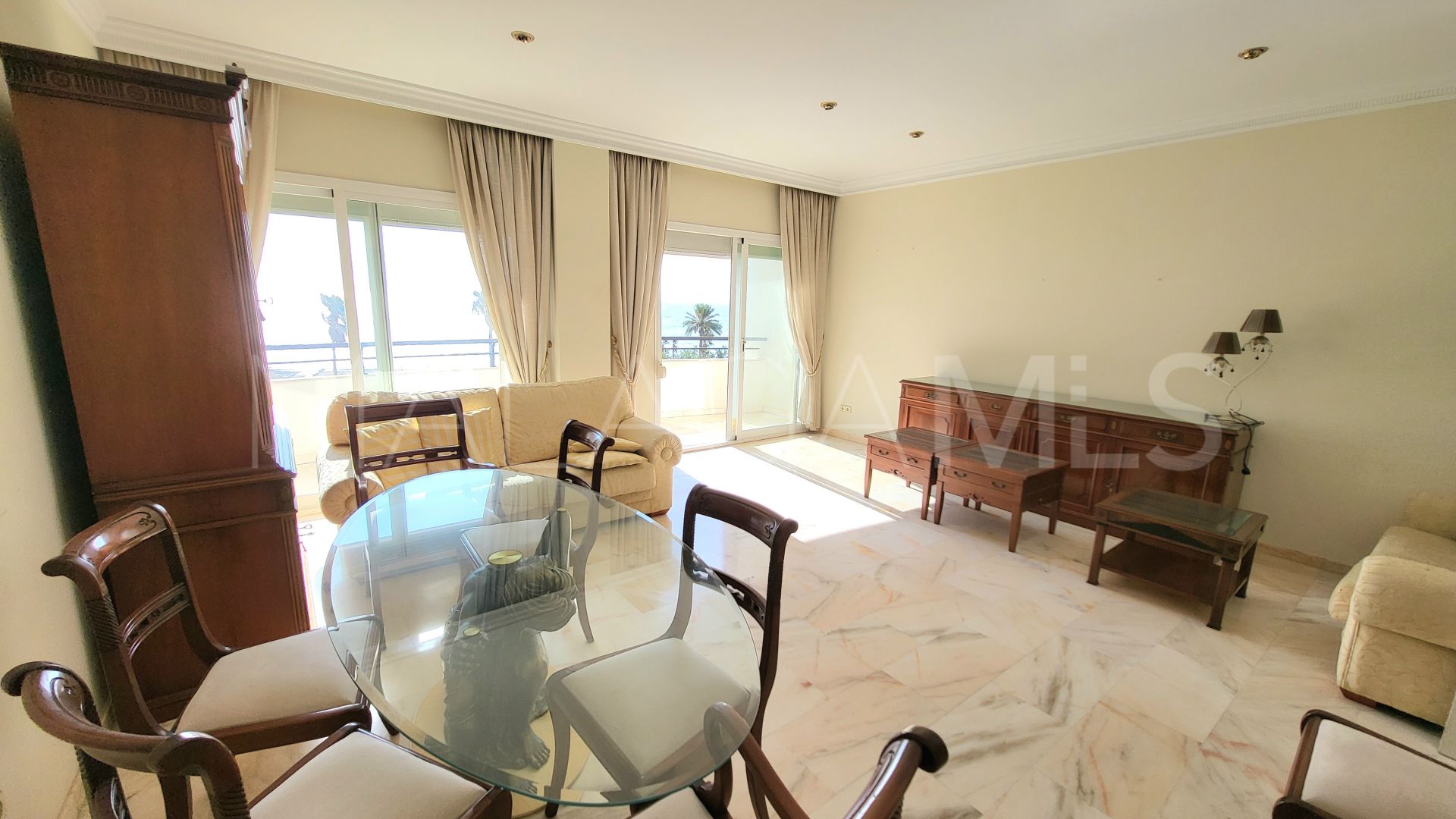 Flat with 3 bedrooms for sale in Estepona Centre
