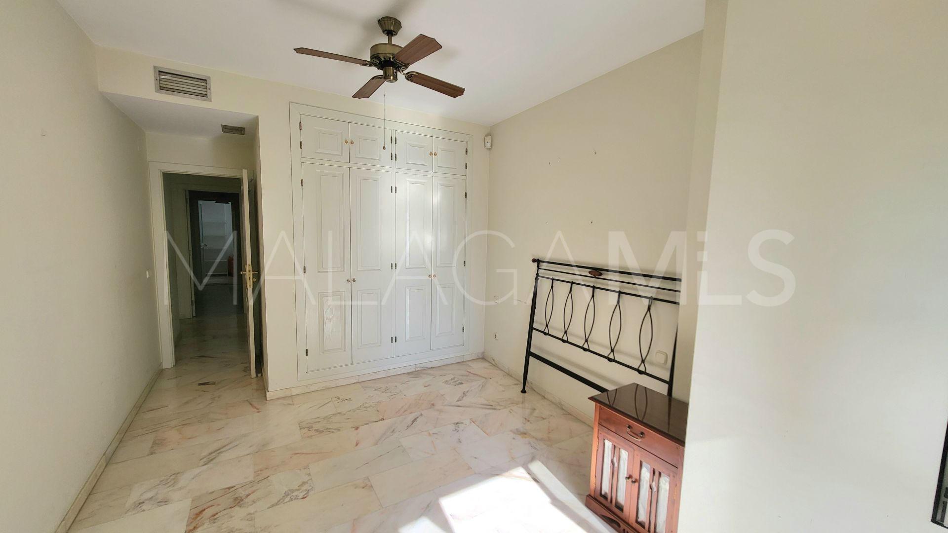 Flat with 3 bedrooms for sale in Estepona Centre