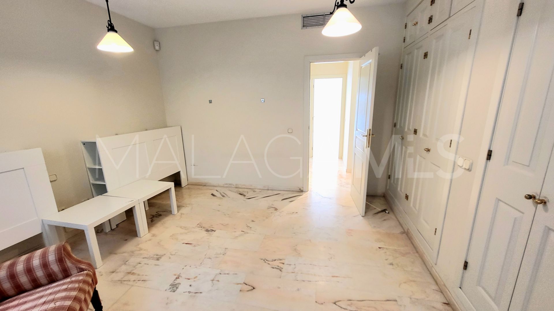 Flat with 3 bedrooms for sale in Estepona Centre