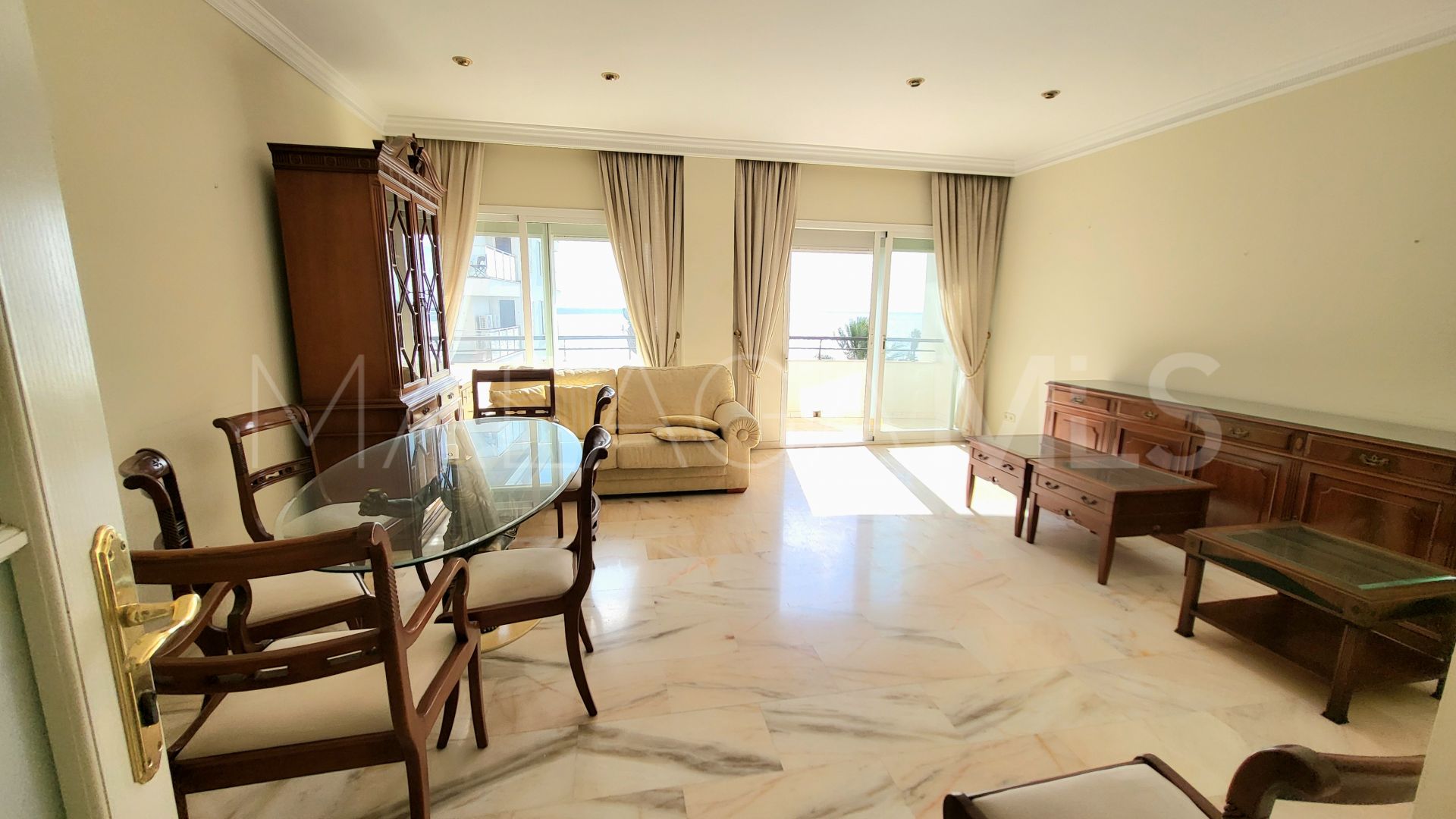 Flat with 3 bedrooms for sale in Estepona Centre