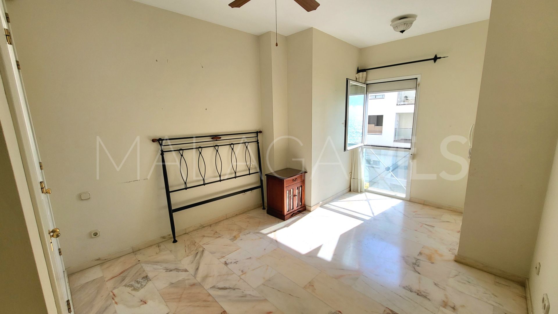 Flat with 3 bedrooms for sale in Estepona Centre