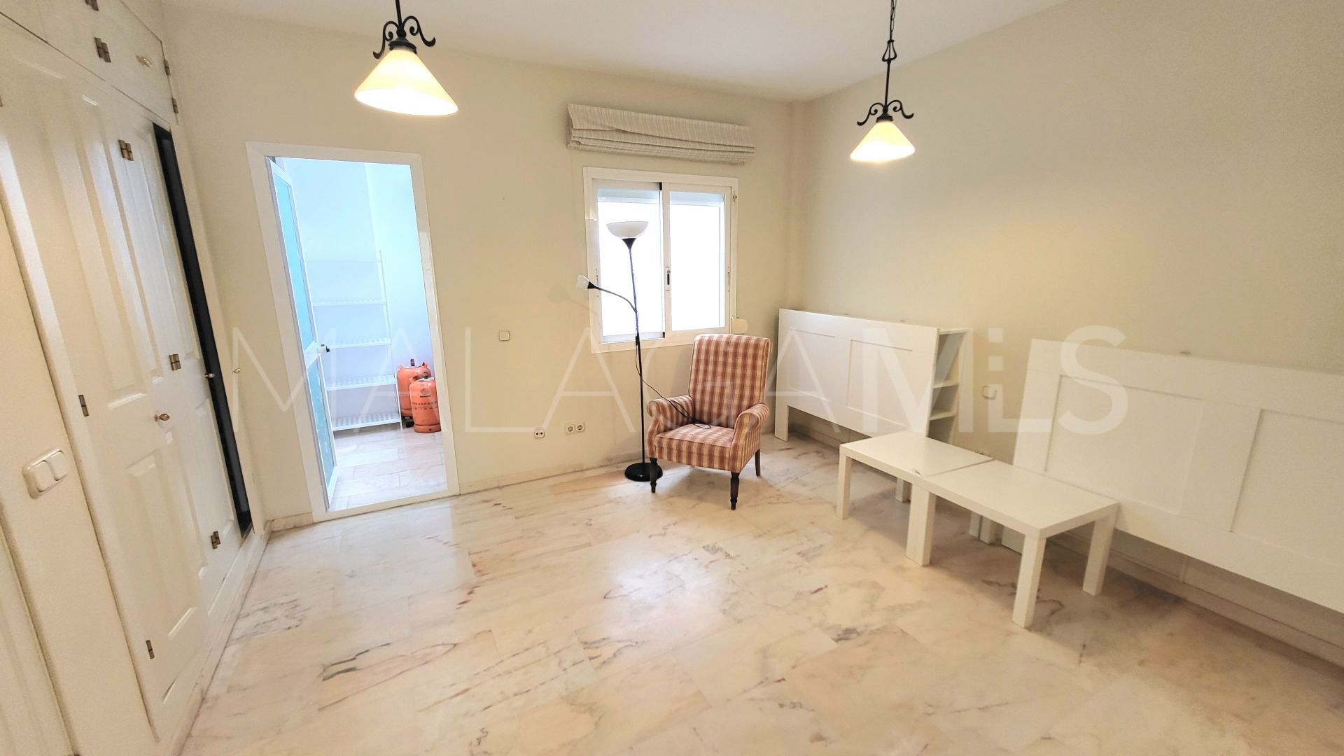 Flat with 3 bedrooms for sale in Estepona Centre