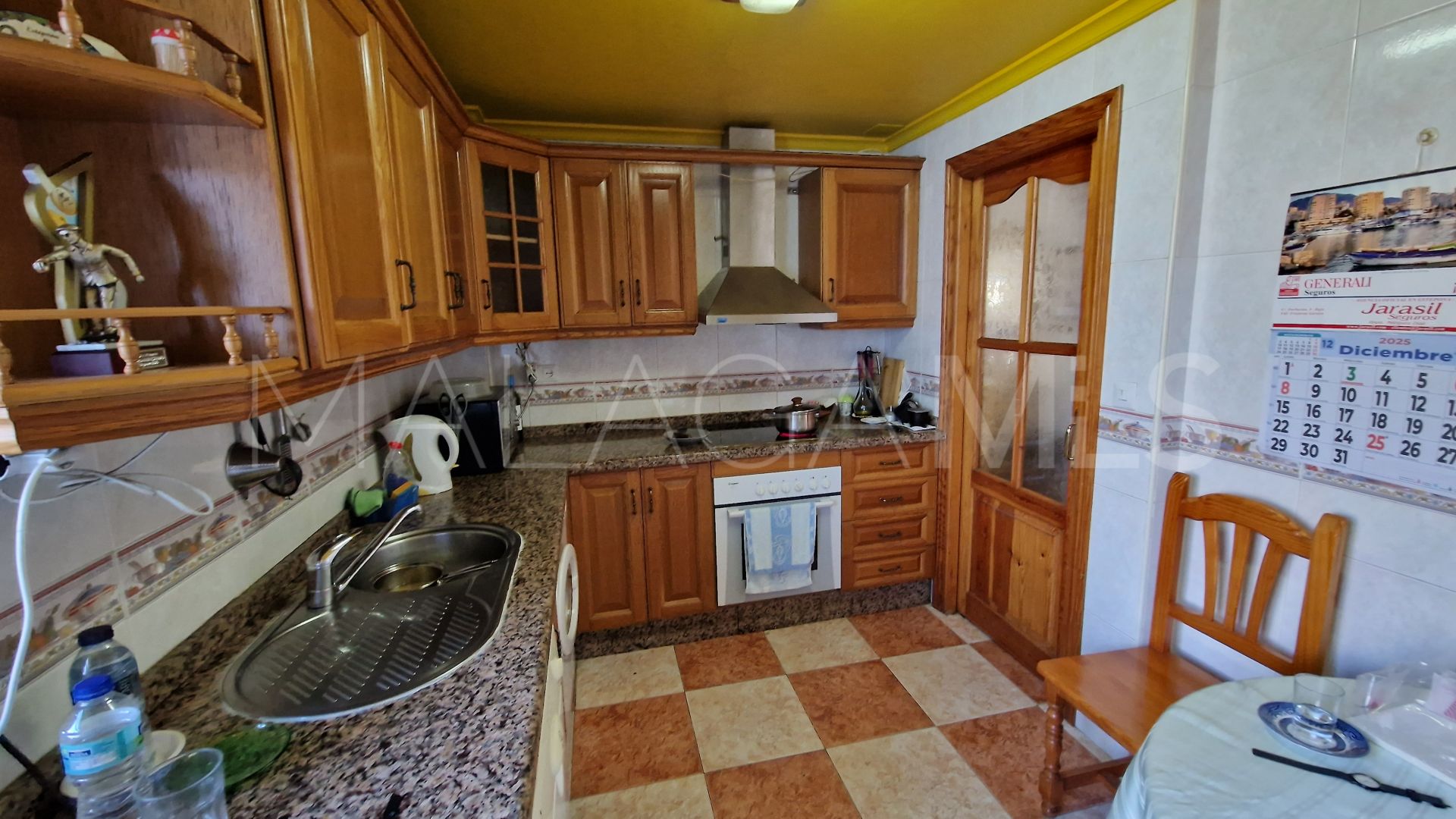 For sale apartment in Estepona Town with 4 bedrooms