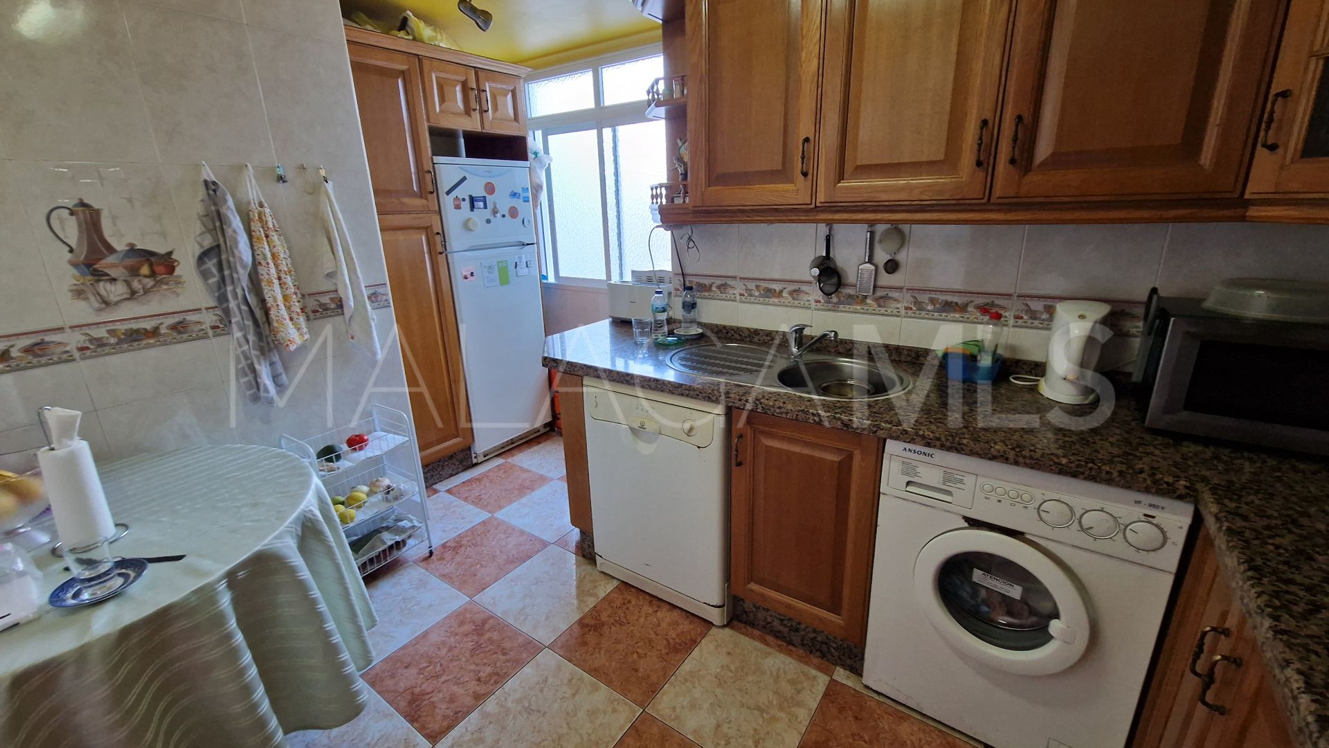 For sale apartment in Estepona Town with 4 bedrooms