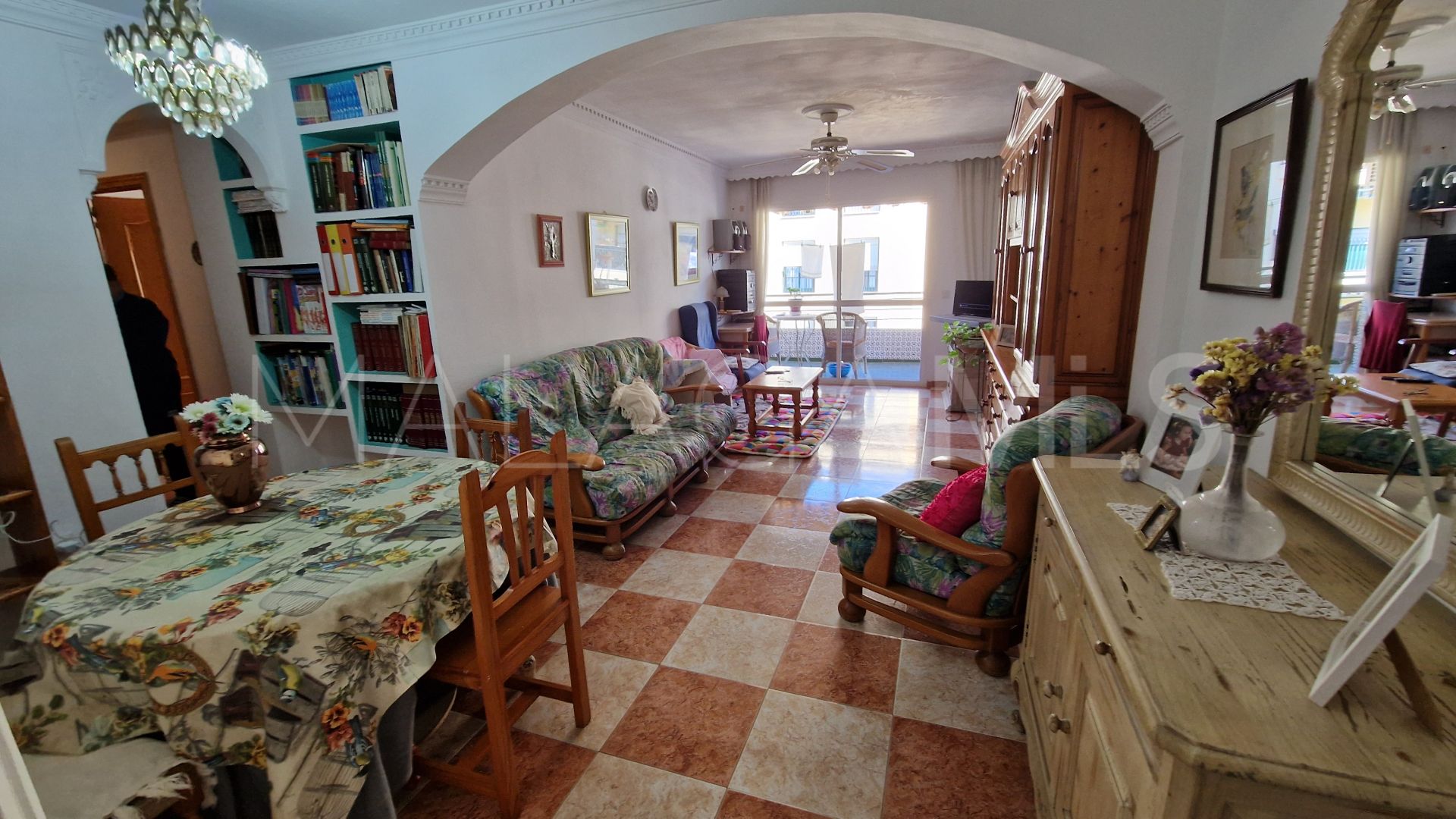 For sale apartment in Estepona Town with 4 bedrooms