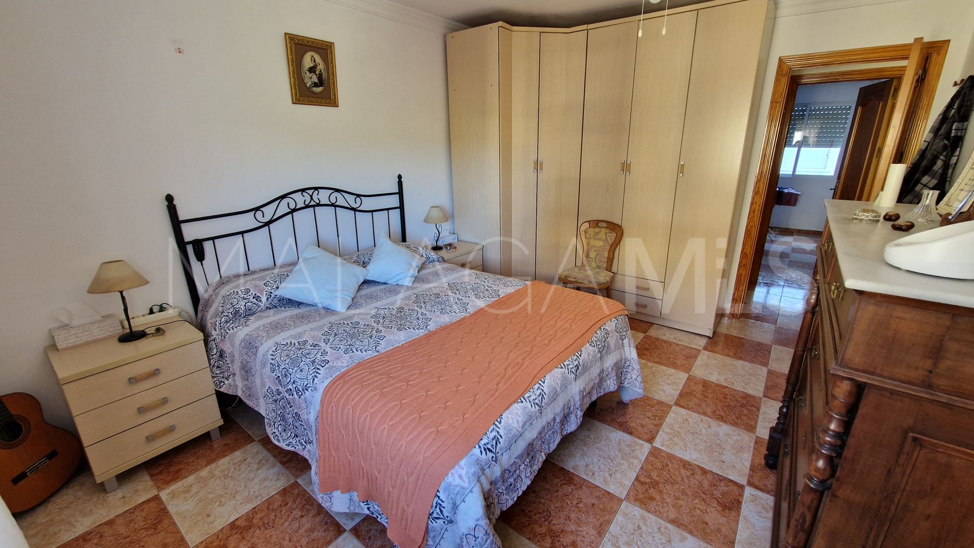 For sale apartment in Estepona Town with 4 bedrooms