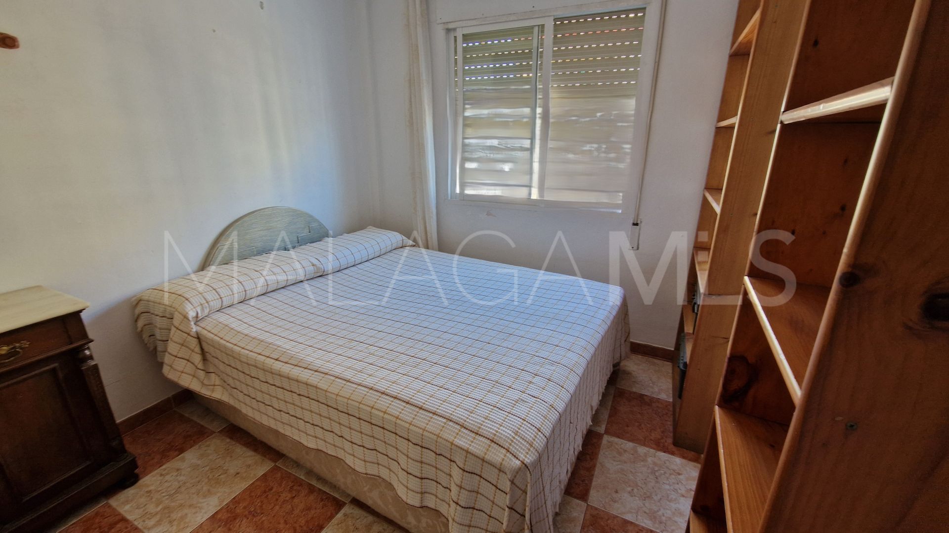 For sale apartment in Estepona Town with 4 bedrooms