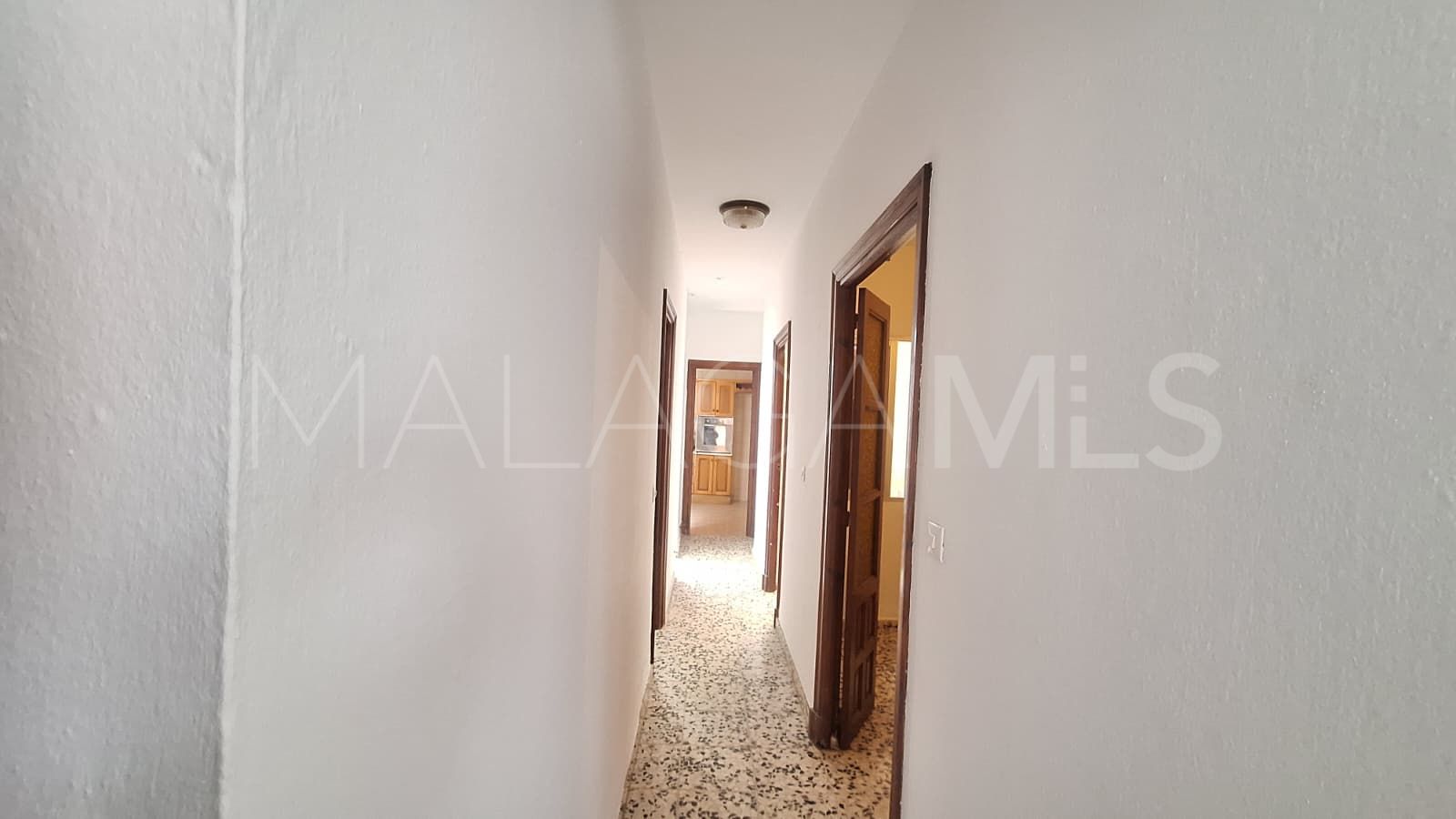 For sale house in Estepona Town with 3 bedrooms