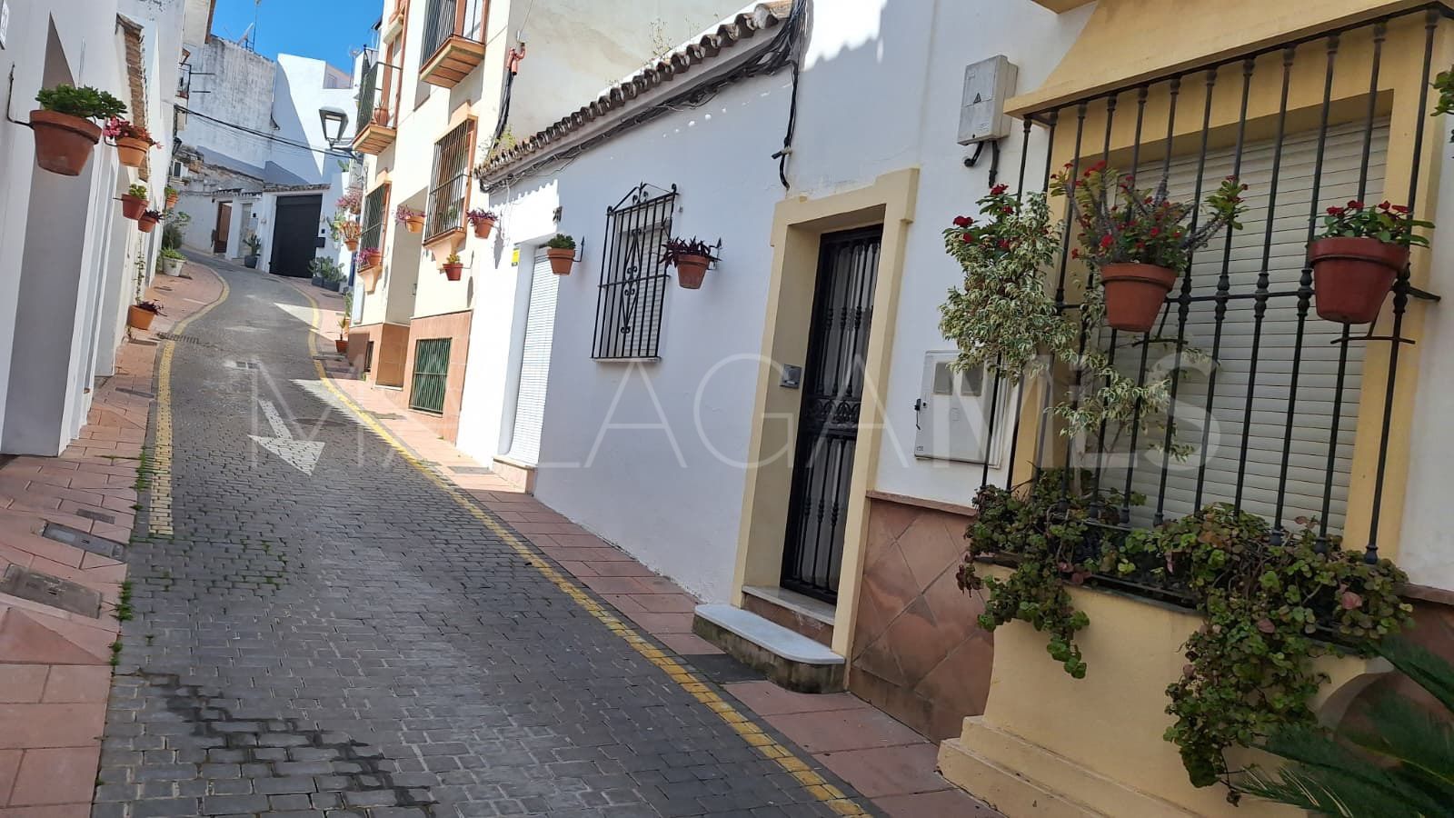 For sale house in Estepona Town with 3 bedrooms