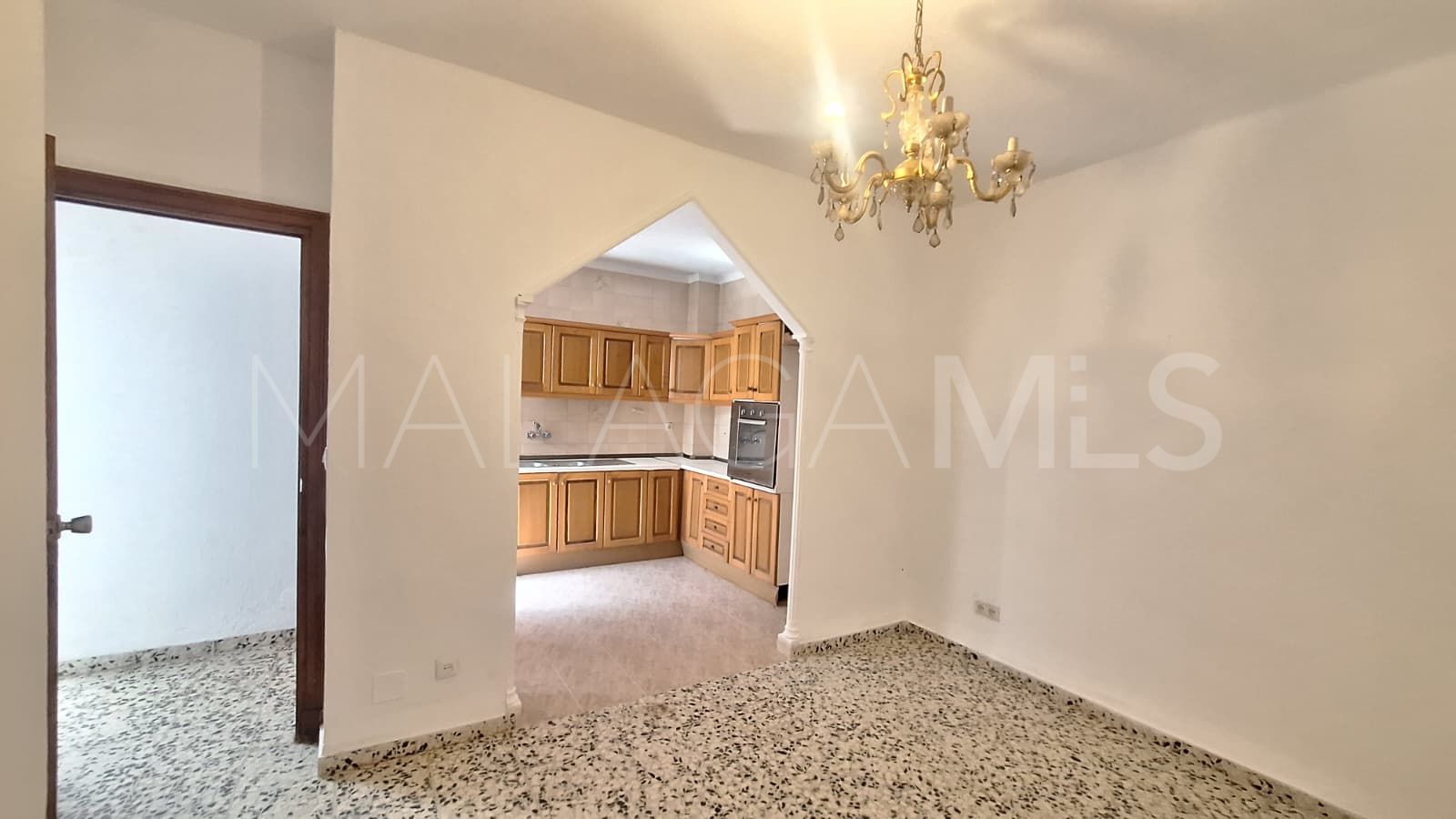 For sale house in Estepona Town with 3 bedrooms