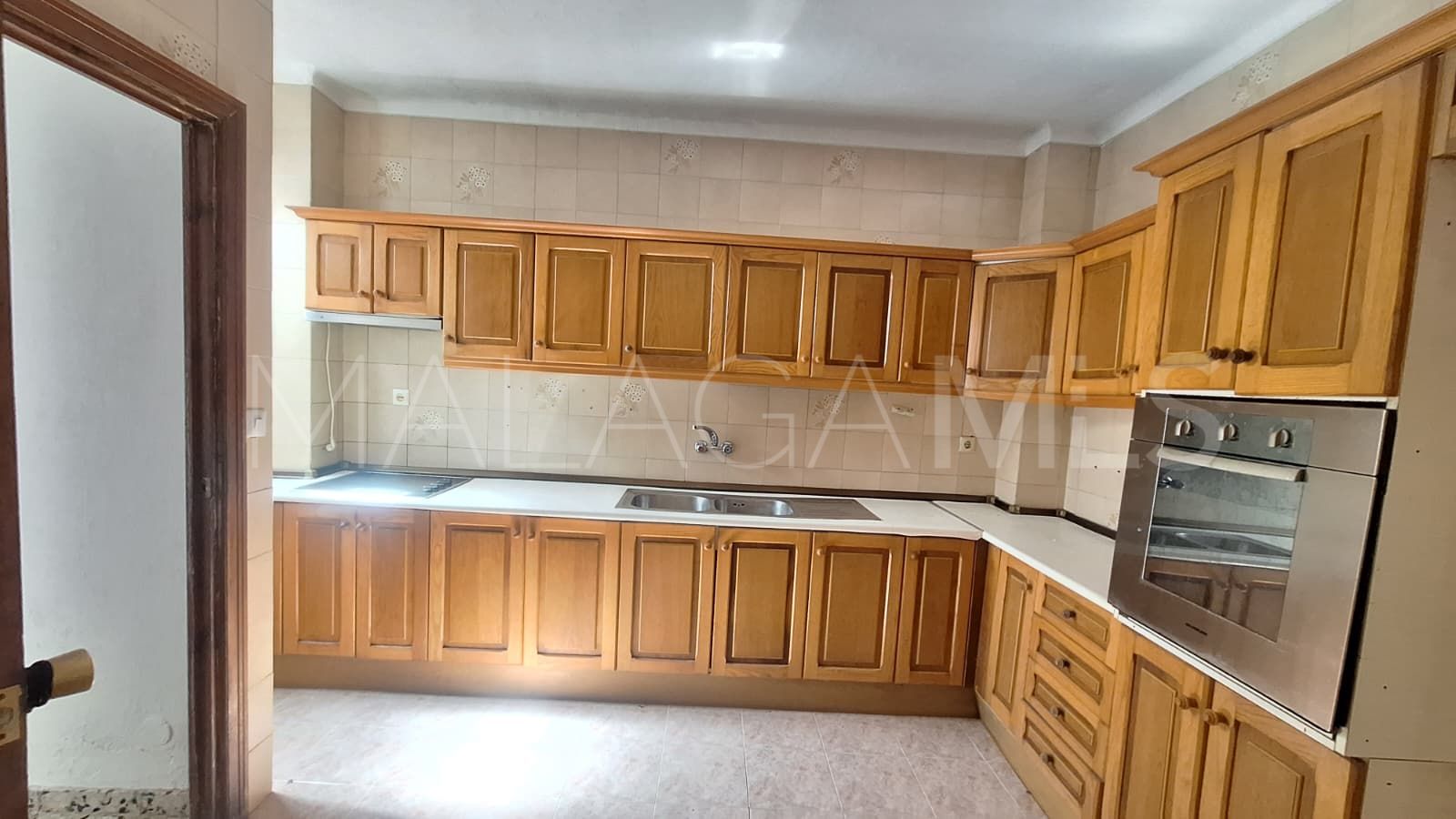 For sale house in Estepona Town with 3 bedrooms