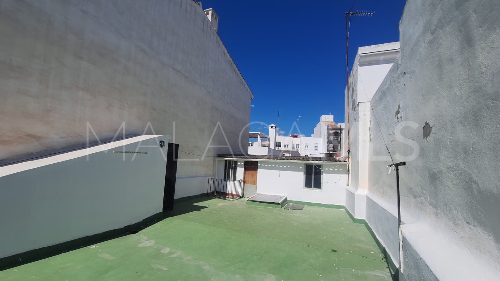 For sale house in Estepona Town with 3 bedrooms
