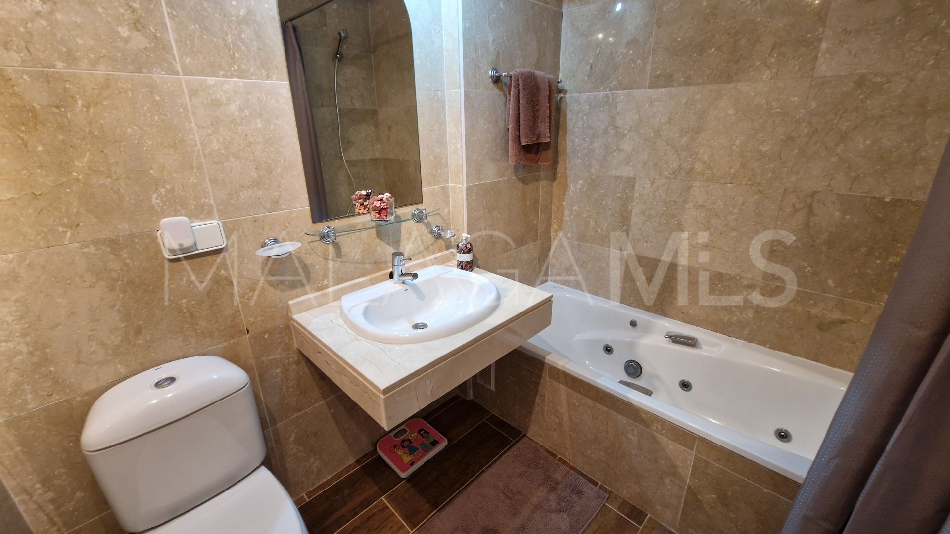 For sale ground floor apartment in Duquesa Suites