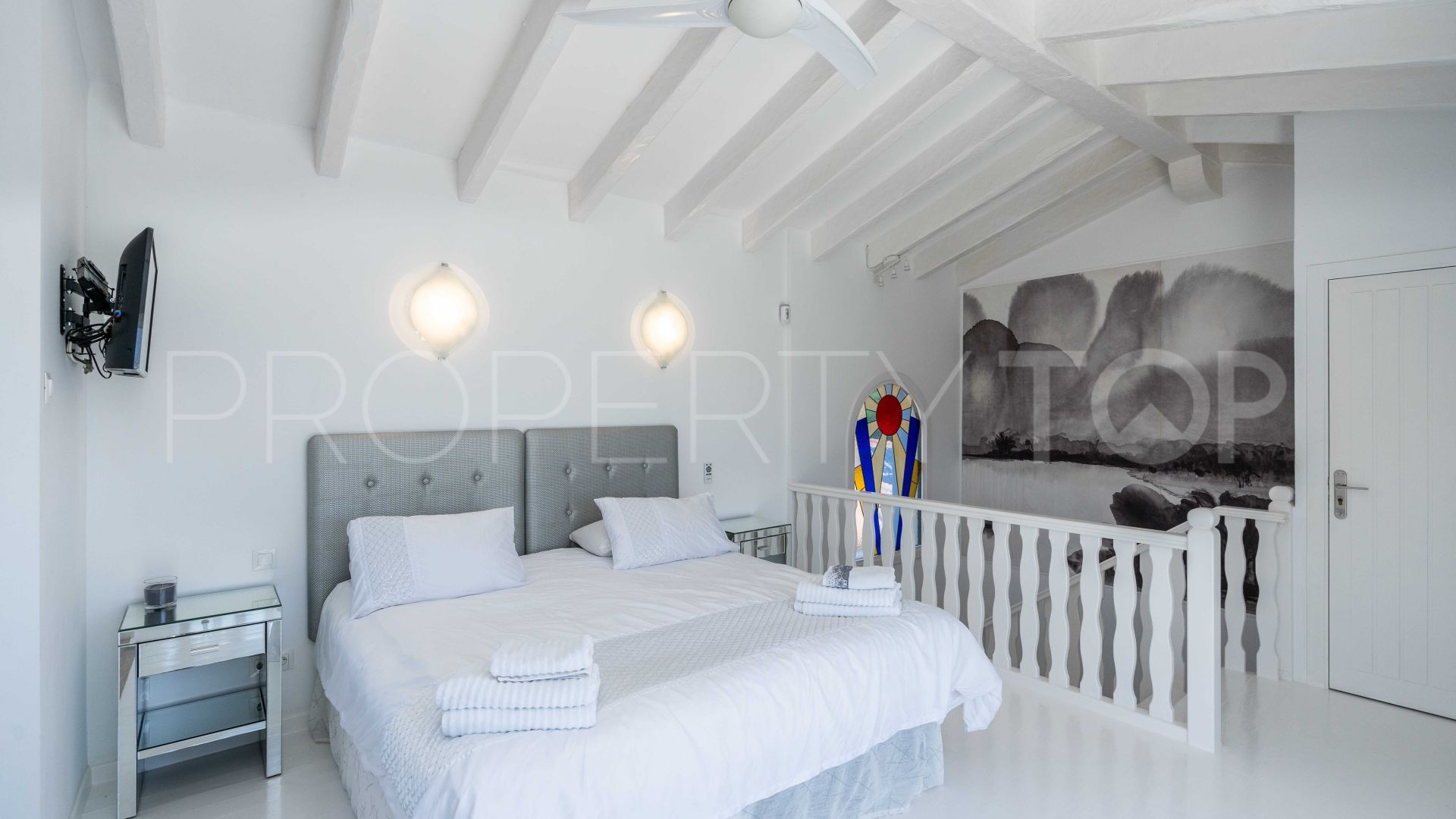 Buy 4 bedrooms villa in La Cala