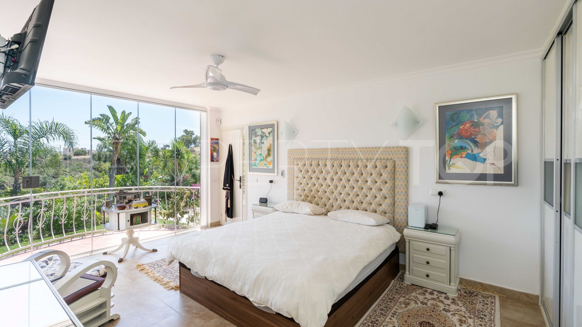 Buy 4 bedrooms villa in La Cala