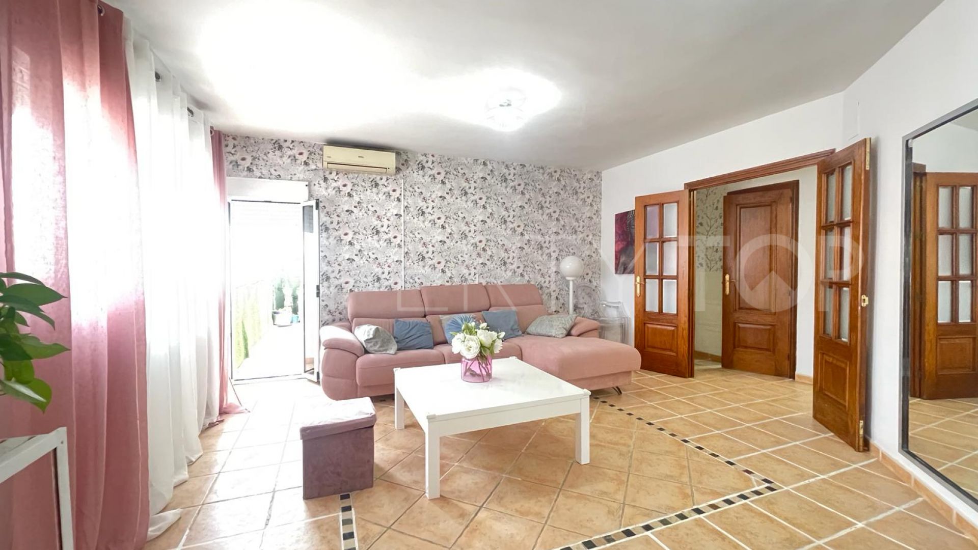 Apartamento de 3 dormitorios a la venta en Estepona Casco Antiguo