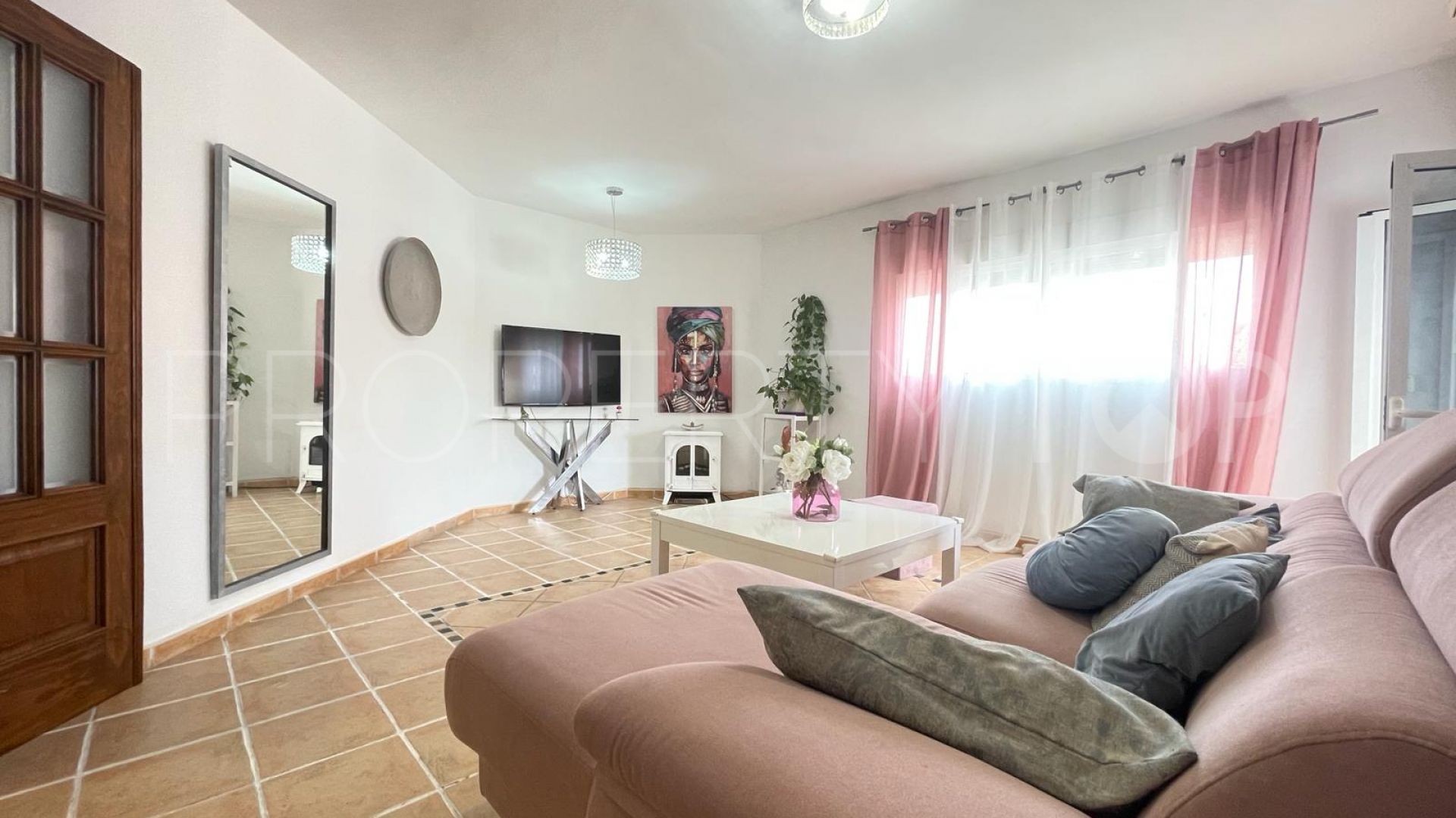 Apartamento de 3 dormitorios a la venta en Estepona Casco Antiguo