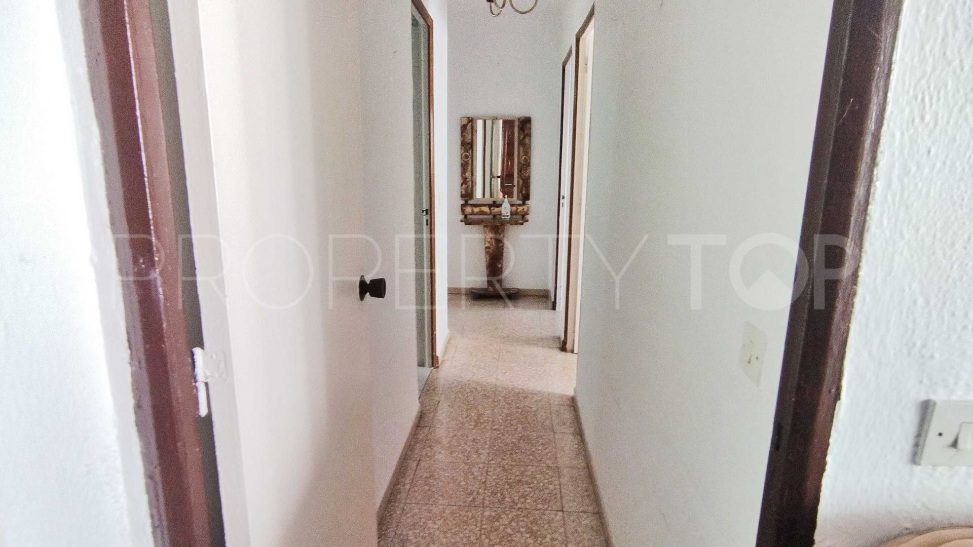 For sale Estepona Centre flat with 3 bedrooms