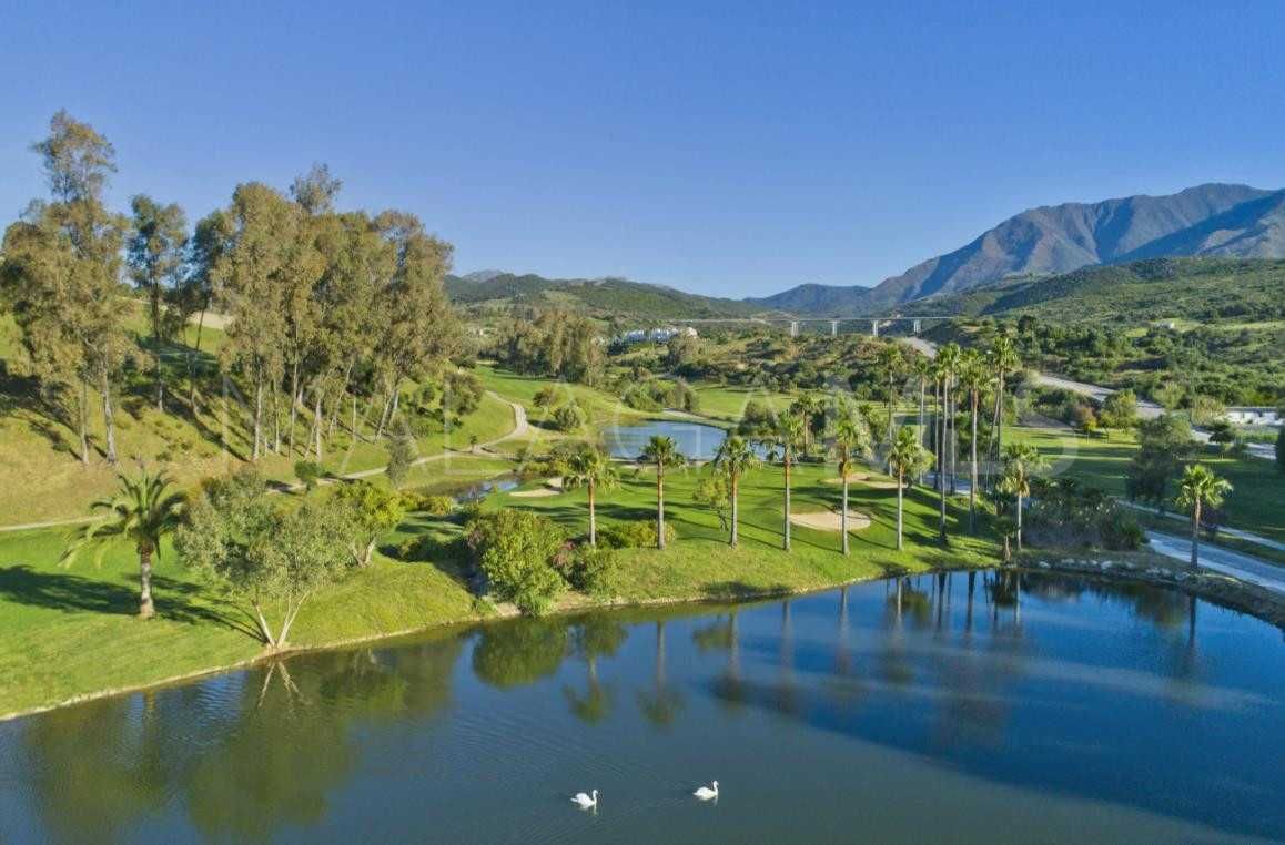 Maison de ville for sale in Estepona Golf