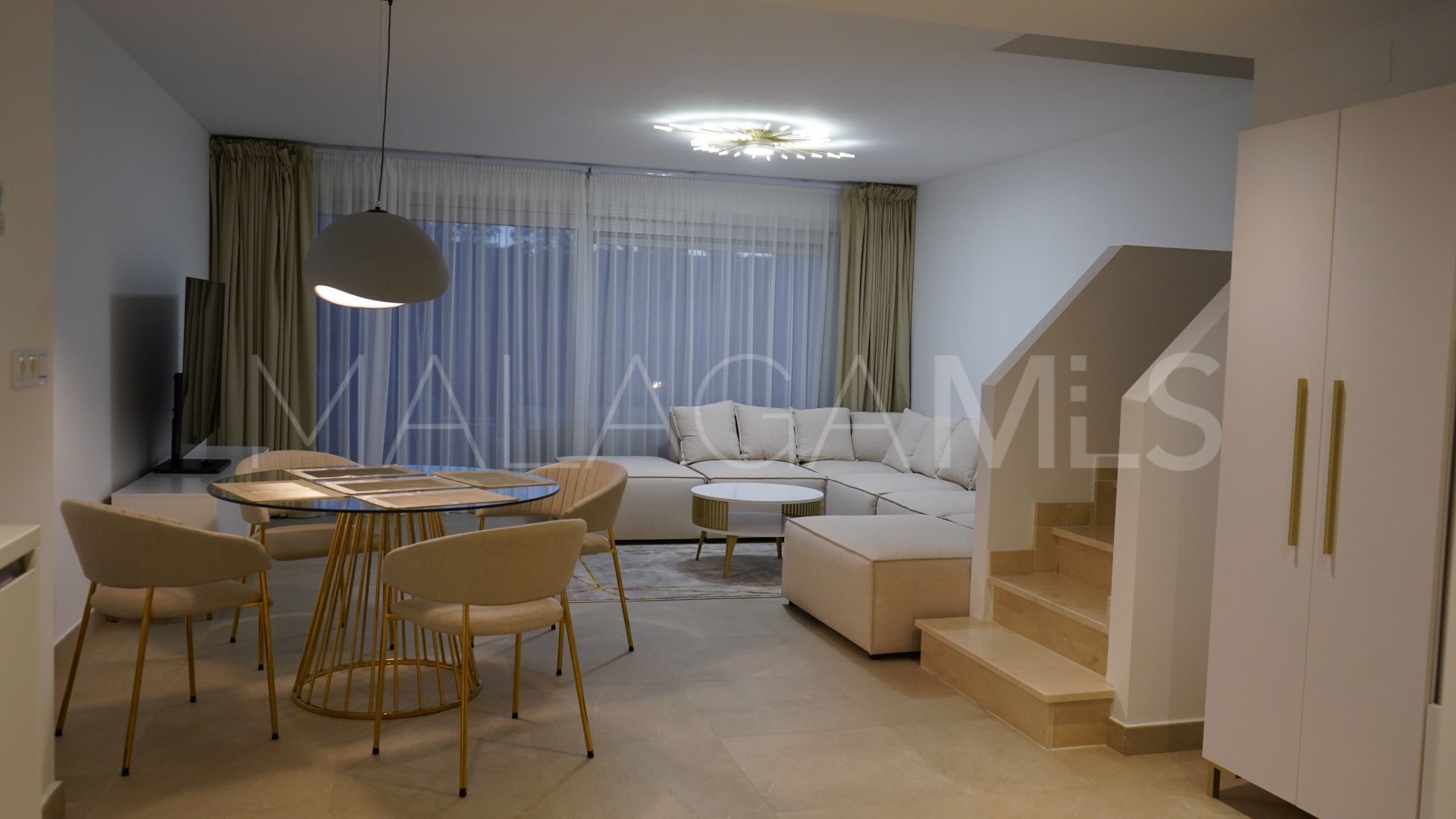 Maison de ville for sale in Estepona Golf