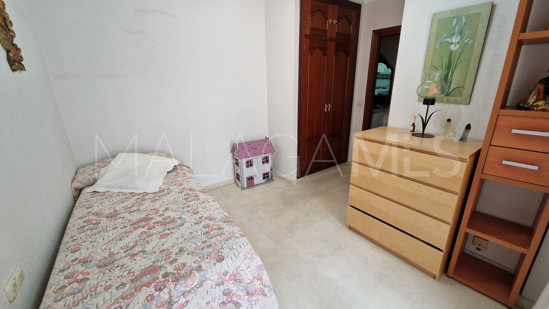 Buy apartment in Estepona Town