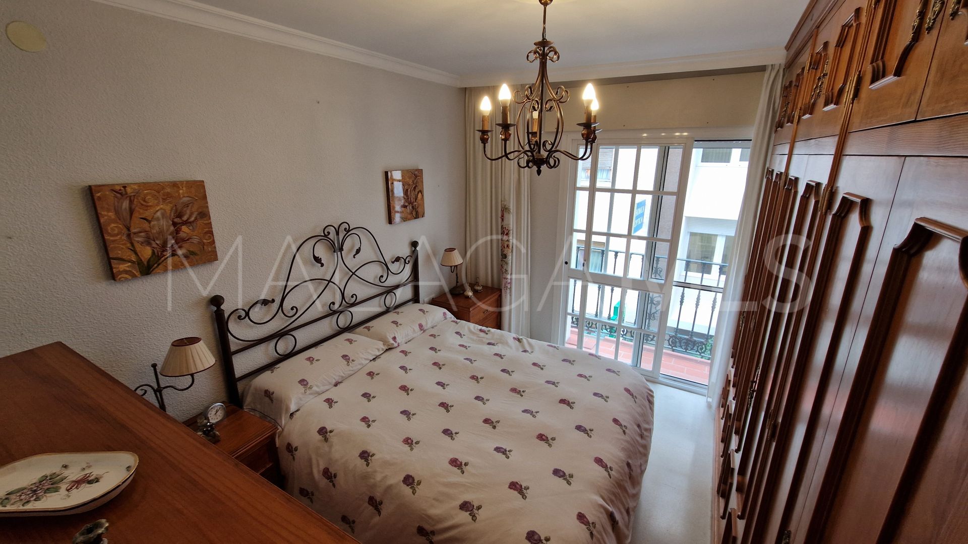 Buy apartment in Estepona Town