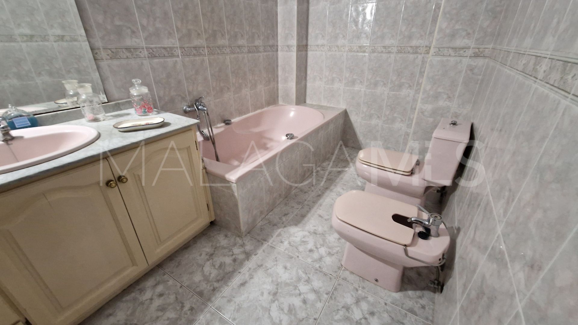 Buy apartment in Estepona Town