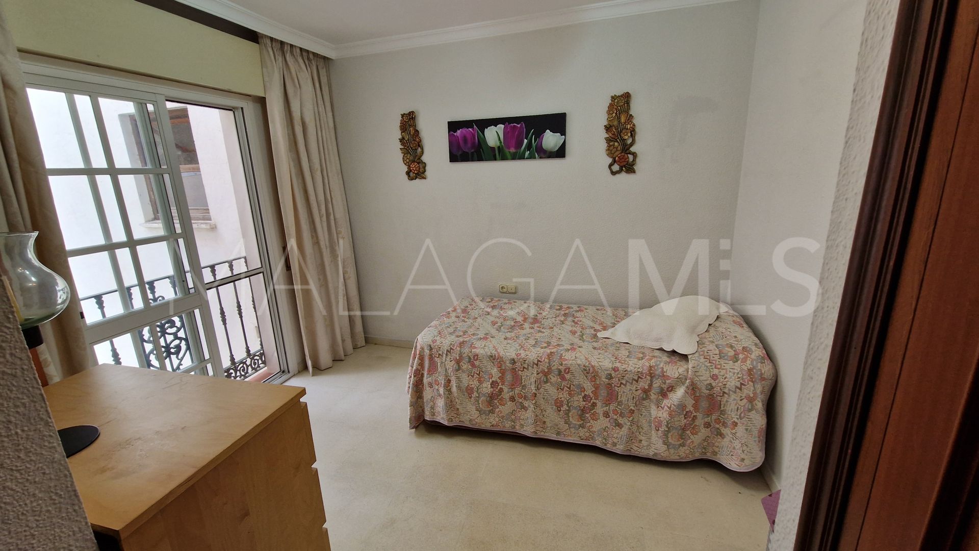 Buy apartment in Estepona Town