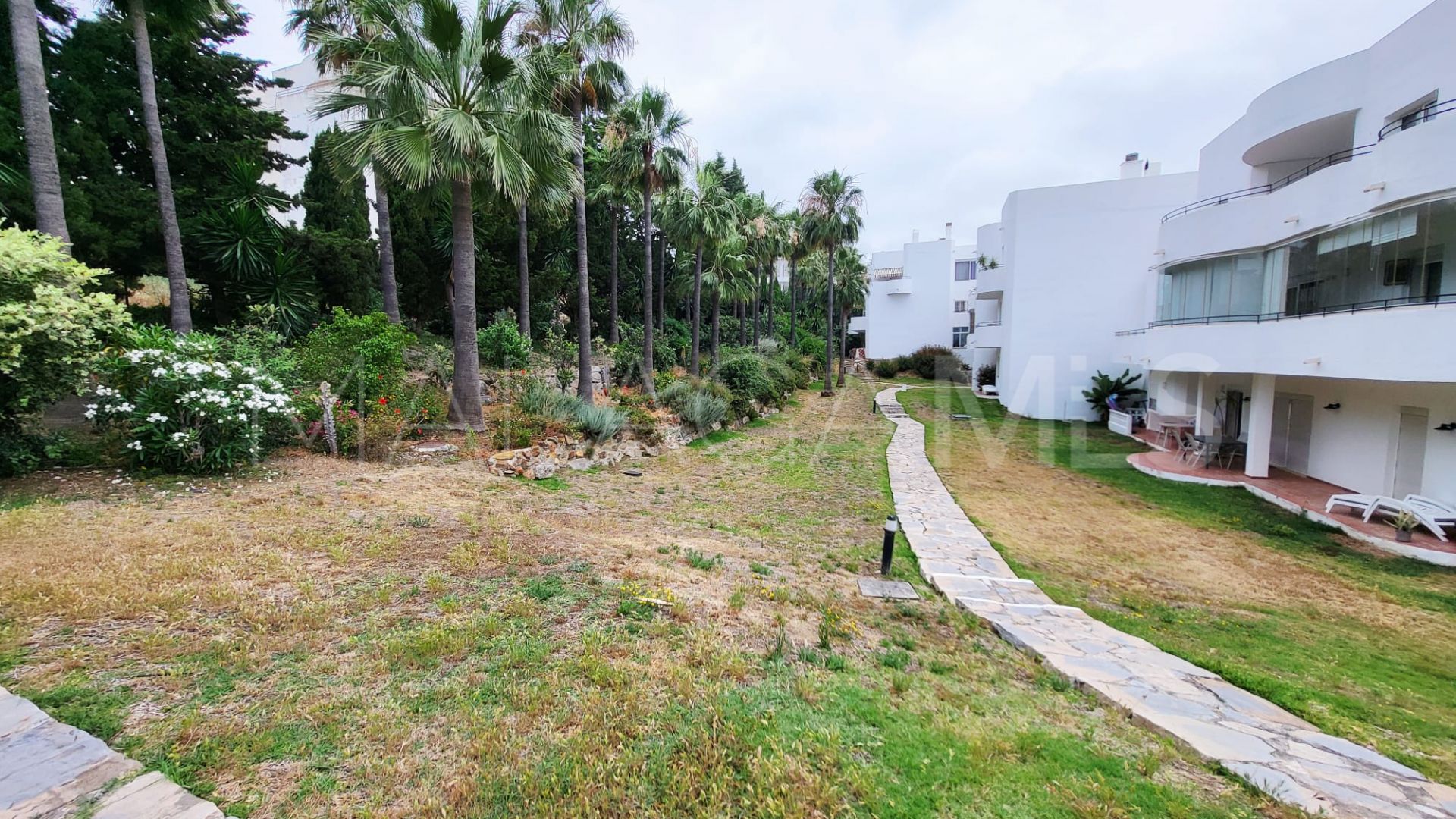 Ground floor apartment for sale in Estepona Golf