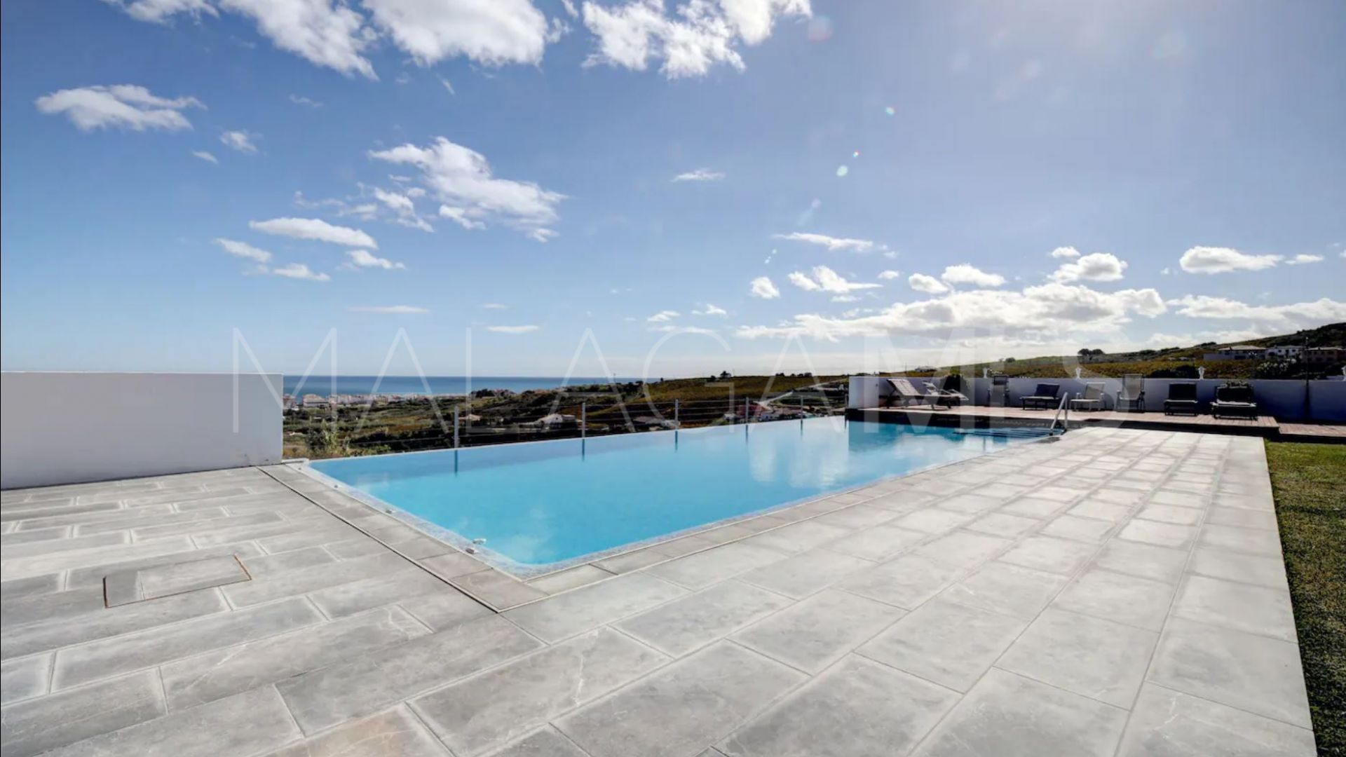 Villa for sale in Sabinillas with 6 bedrooms