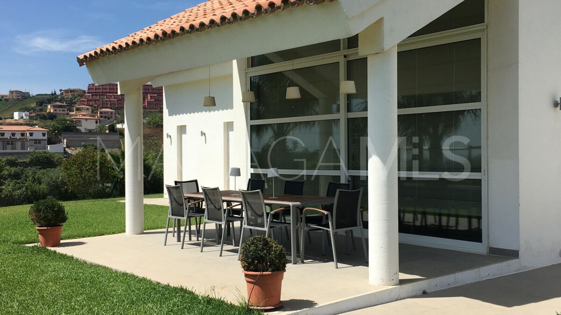 Villa for sale in Sabinillas with 6 bedrooms