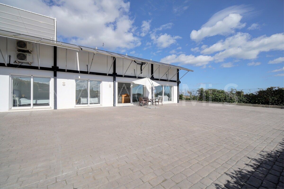 Villa for sale in Sabinillas with 6 bedrooms