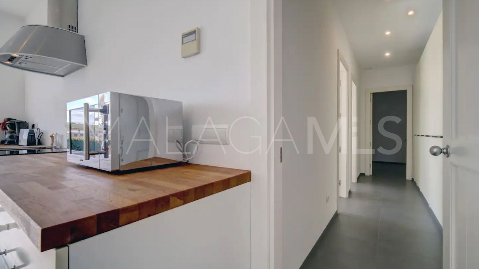 Villa for sale in Sabinillas with 6 bedrooms