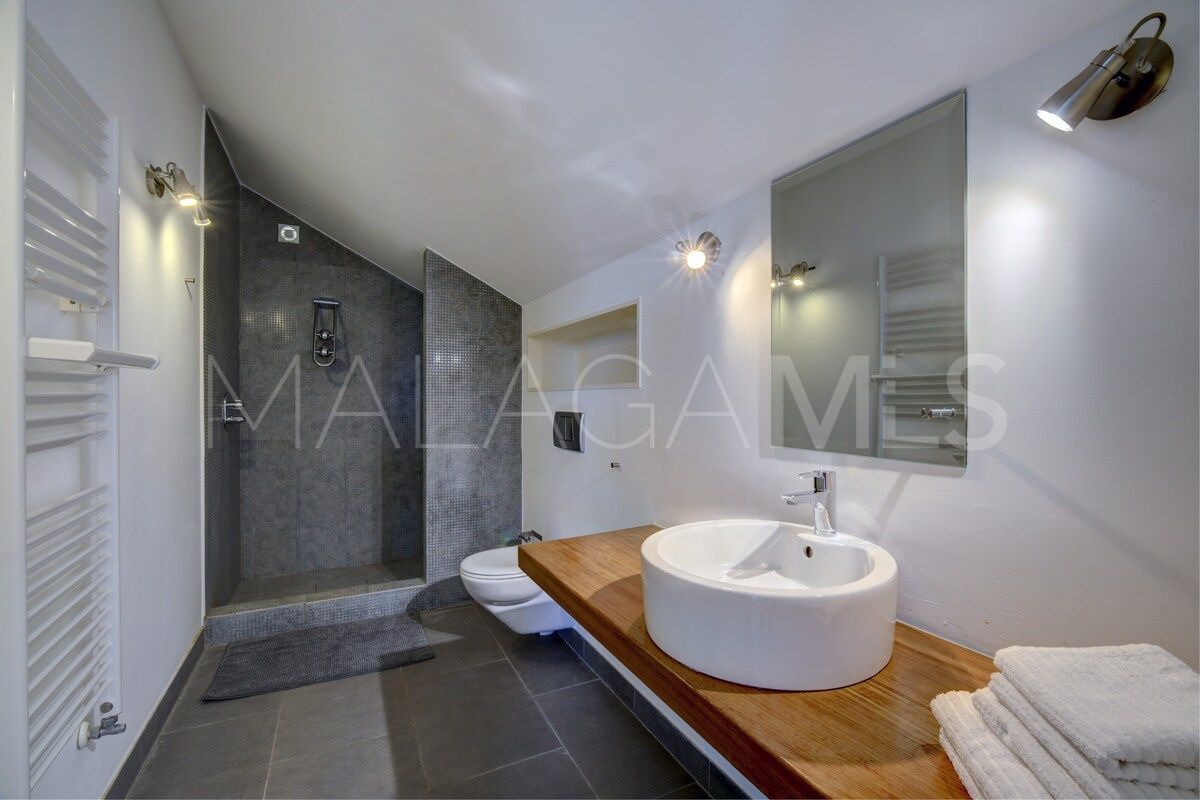 Villa for sale in Sabinillas with 6 bedrooms